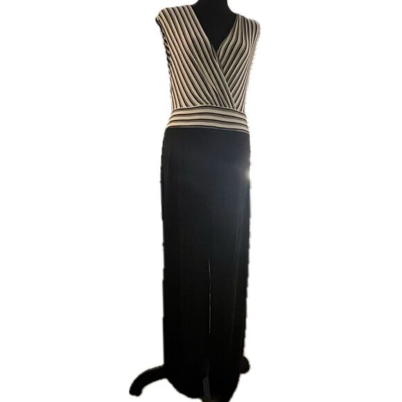 Monroe and Maine women’s size small/medium V-neck romper/jumpsuit - Picture 1 of 5